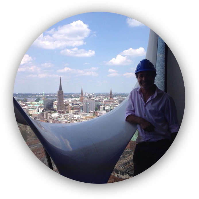 DALGA BAU vor Ort auf der Baustelle mit Blick über Hamburg